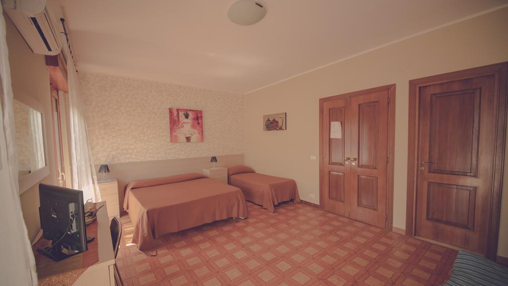 Cassiodoro Rooms Affittacamere Catanzaro Bagian luar foto